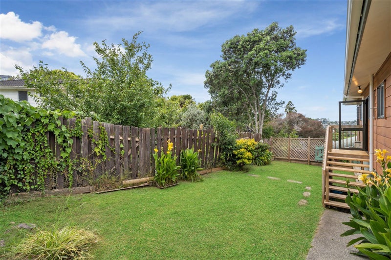 2/16 LAURINA RD, Sunnynook, North Shore City - Carousel 2