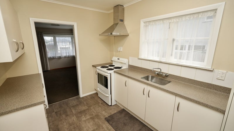 42 College Street, Awapuni, Palmerston North - Carousel 2