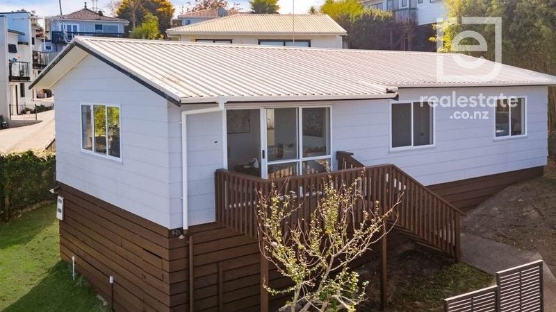 9 Frosses Place, Massey, Auckland - Carousel 1