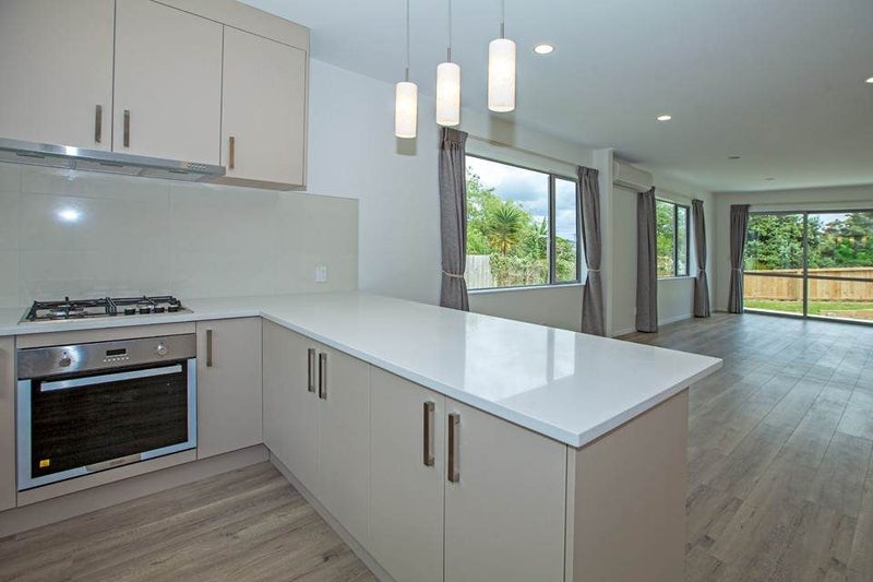 15 Sunshine Boulevard, Sunnyvale, Auckland - Carousel 1