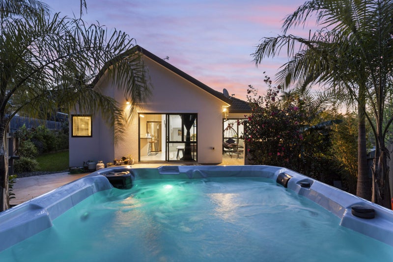 23 Kerlin Crescent, West Harbour, Auckland - Carousel 1