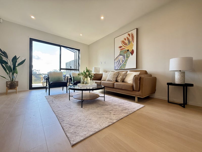 32 Paretao Street, Massey, Auckland - Carousel 21