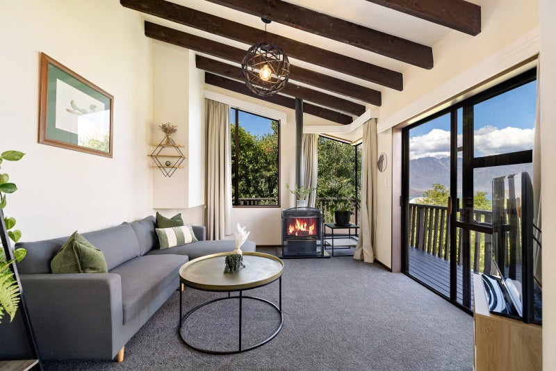 4B Caples Place, Fernhill, Queenstown - Carousel 1