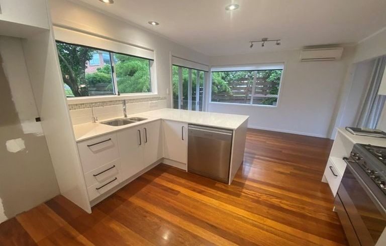 84 Ravenwood Drive, Forrest Hill, Auckland - Carousel 1