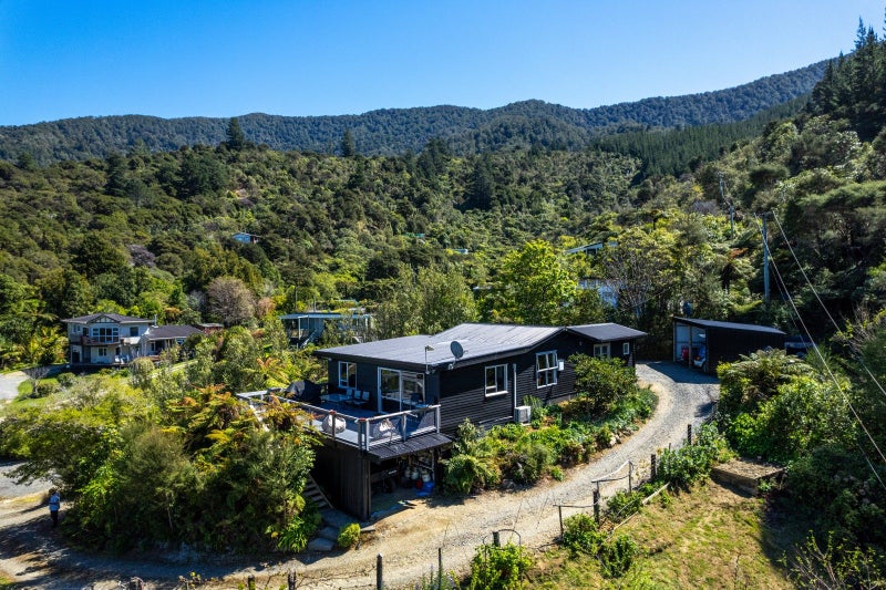 7102 Kenepuru Road, Picton - Carousel 1