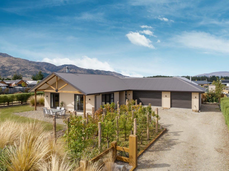 8 Dingle ST, Hawea, Lake Hawea - Carousel 1