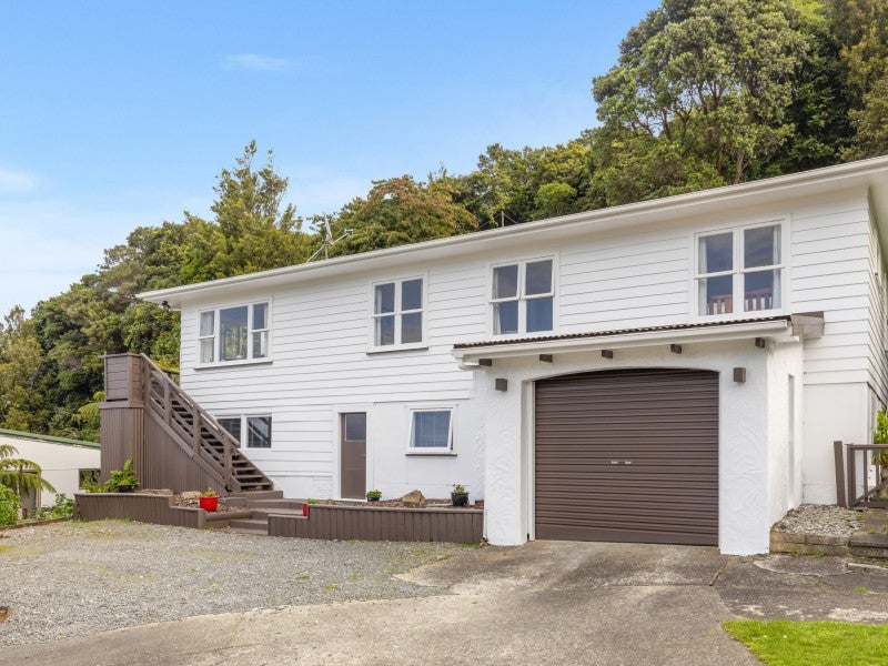 3 Aspen Grove, Maungaraki, Lower Hutt - Carousel 1