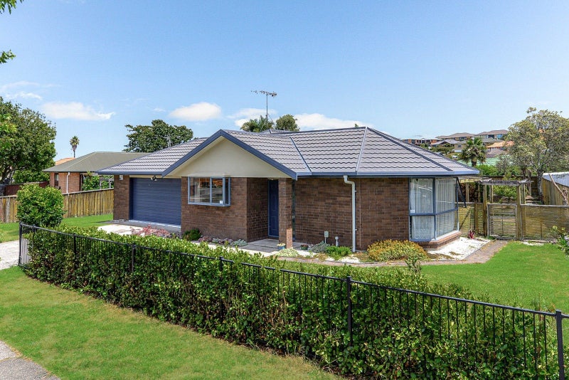 14 Farnborough Drive, Nawton, Hamilton - Carousel 1