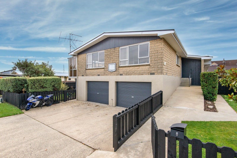 5 Cedar Crescent, Mosgiel, Mosgiel - Carousel 1