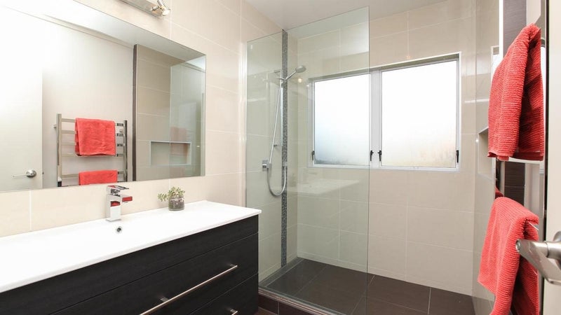 15 Rimmington Drive, Hamilton Lake, Hamilton - Carousel 8