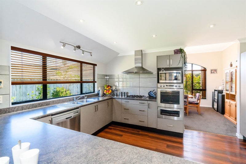 8 Quadrant Heights, Paraparaumu - Carousel 2