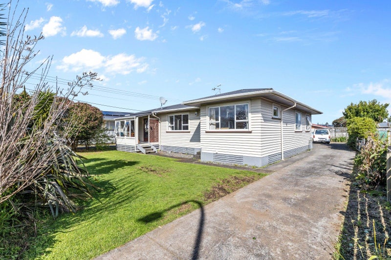 11 Truby King Street, Merrilands, New Plymouth - Carousel 1