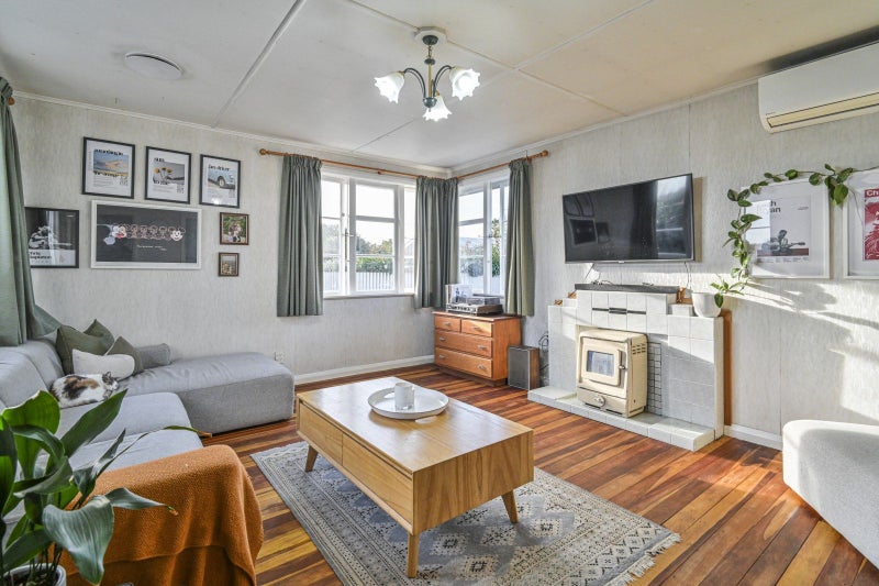 714 Grove Road, Mayfair, Hastings - Carousel 2