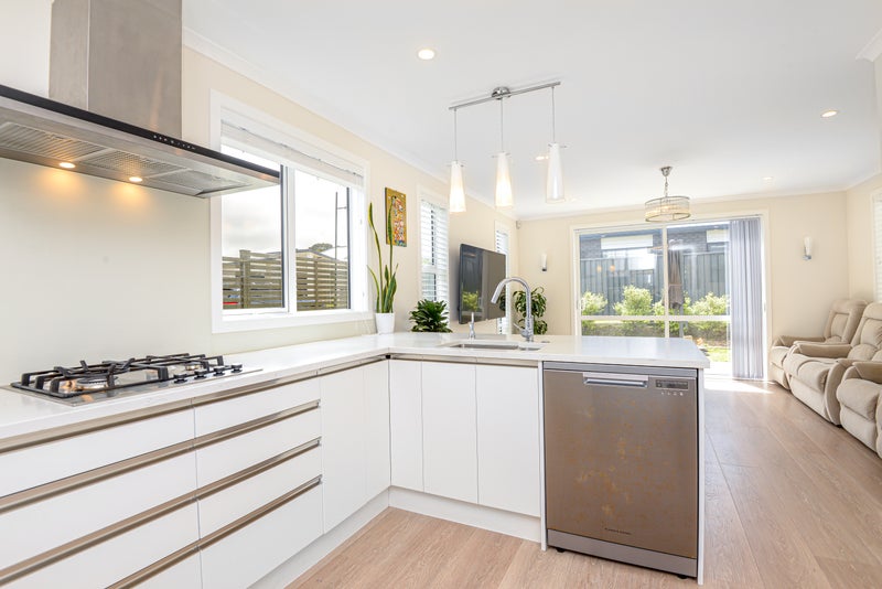 32 Pateke Drive, Kenepuru, Porirua - Carousel 1