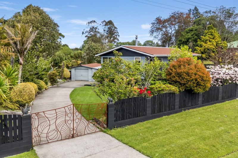 22 Beaconsfield Road, Midhirst, Stratford - Carousel 1