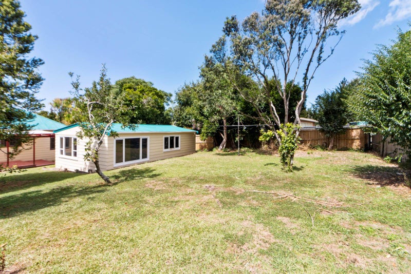 7 Benita Place, Sunnyvale, Auckland - Carousel 2