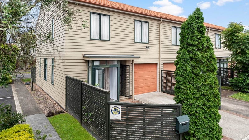 11/1 Ambrico Place, New Lynn, Auckland - Carousel 1