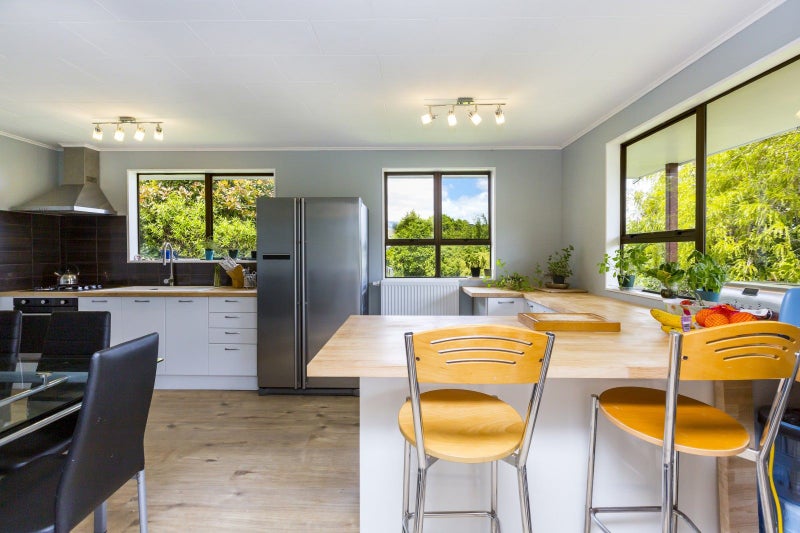 11 Roband Crescent, Brown Owl, Upper Hutt - Carousel 1