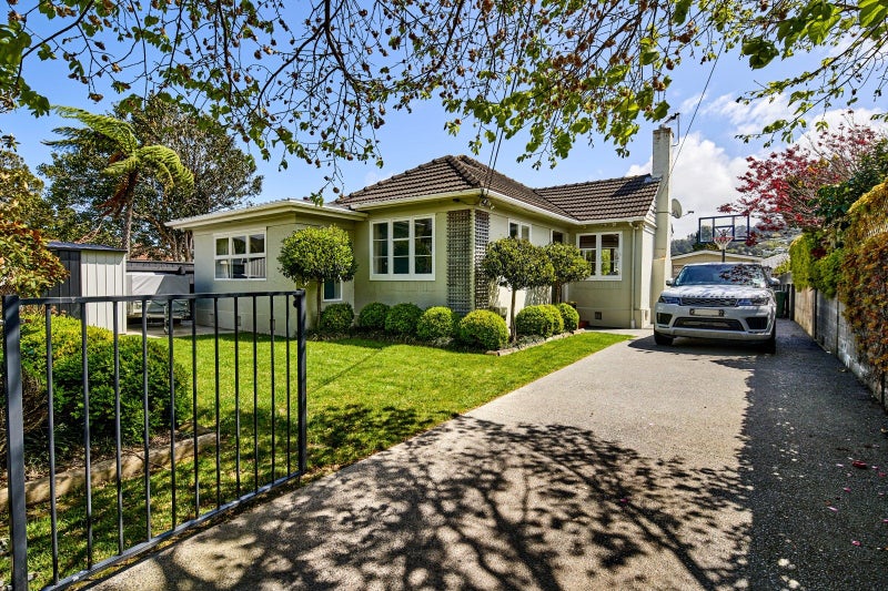 4 Okura Grove, Boulcott, Lower Hutt - Carousel 1