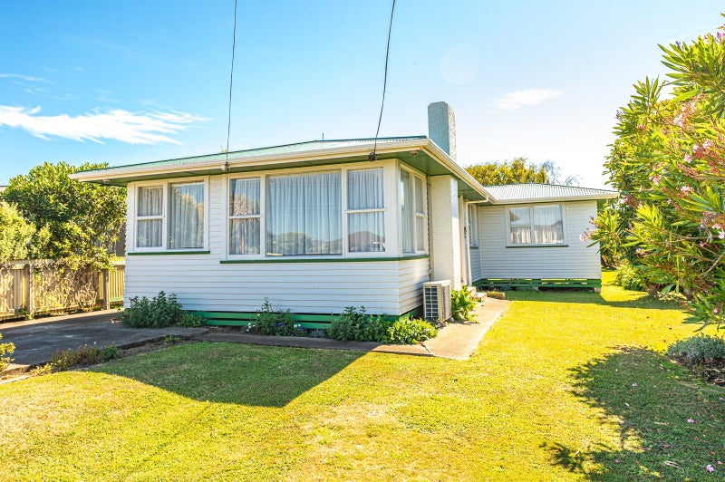 32 Surrey Road, Springvale, Whanganui - Carousel 1