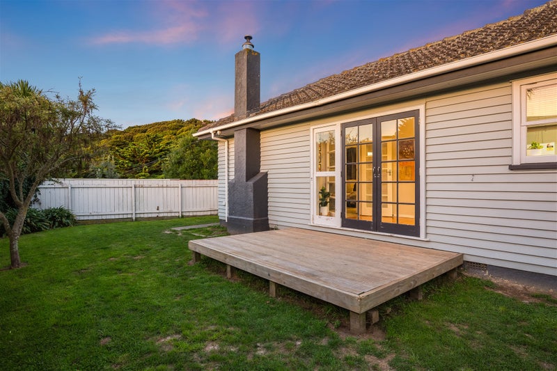 44 Grays Road, Plimmerton, Porirua - Carousel 1