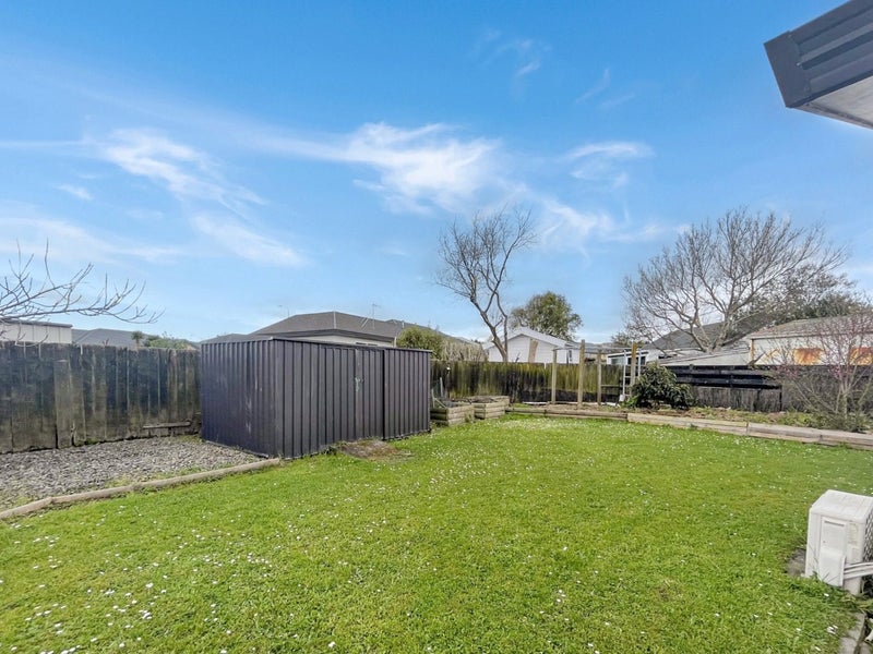 15 Peppertree Glade, Kelvin Grove, Palmerston North - Carousel 13