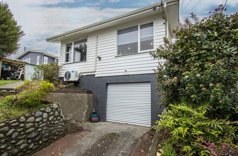 27 Griffiths Grove, Newlands, Wellington - Carousel 17