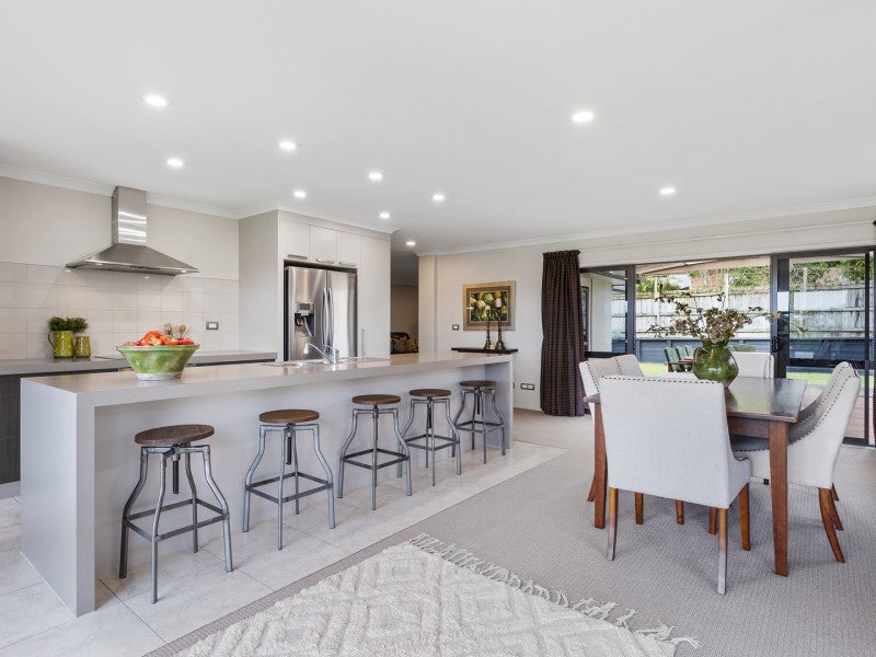 9 Merlot Drive, Pyes Pa, Tauranga - Carousel 1