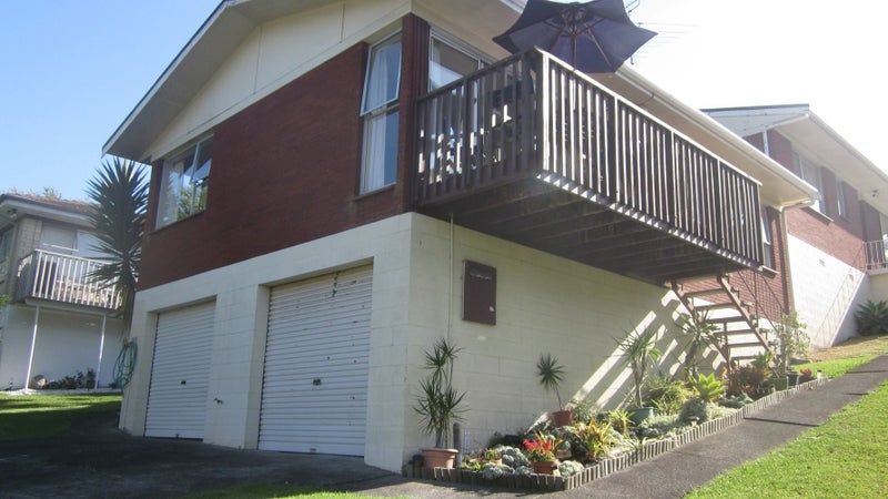 1/16 Kathleen Street, Totara Vale, Auckland - Carousel 1