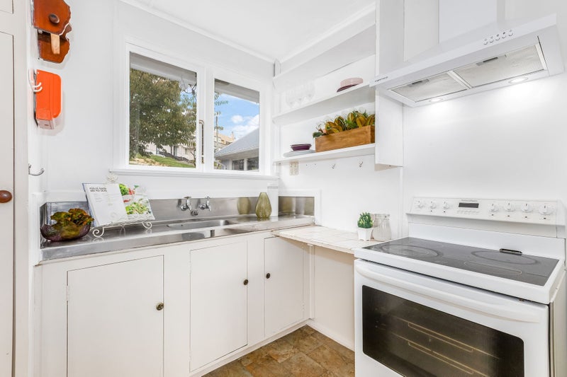 8 Ngahue Crescent, Elsdon, Porirua - Carousel 2