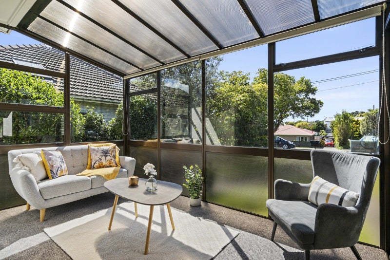 32 Mexted Terrace, Tawa, Wellington - Carousel 2