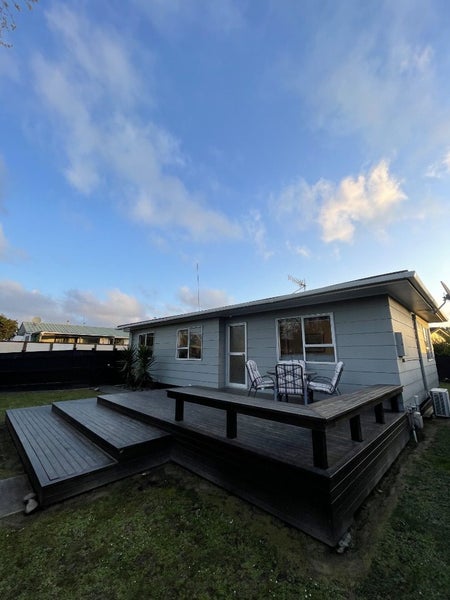 38 Suzanne Grove, Kelvin Grove, Palmerston North - Carousel 1