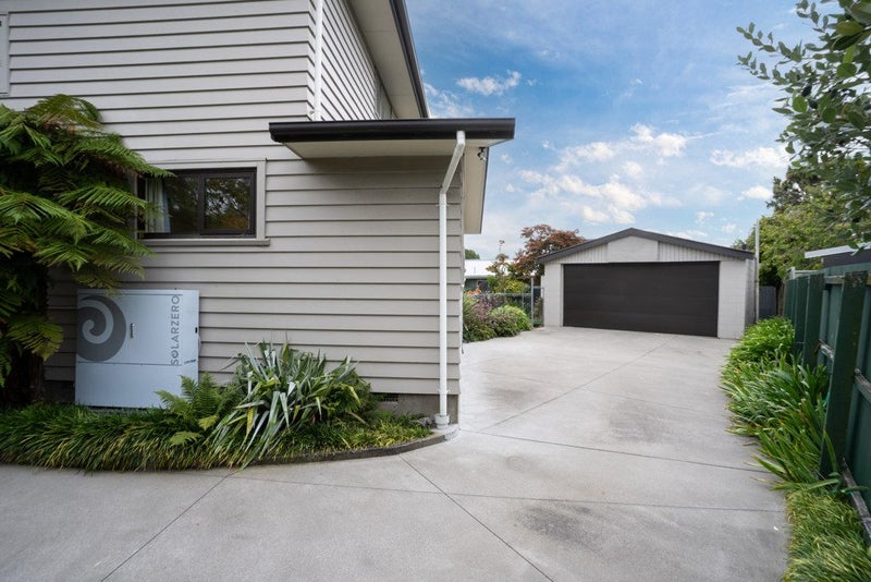 33 Eastern Terrace, Beckenham, Christchurch - Carousel 46