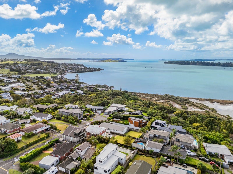 5 Calder Place, Wai o Taiki Bay, Auckland - Carousel 2