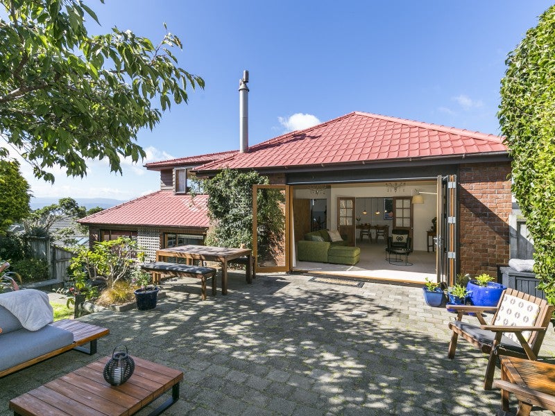 24 Satara Crescent, Khandallah, Wellington - Carousel 1