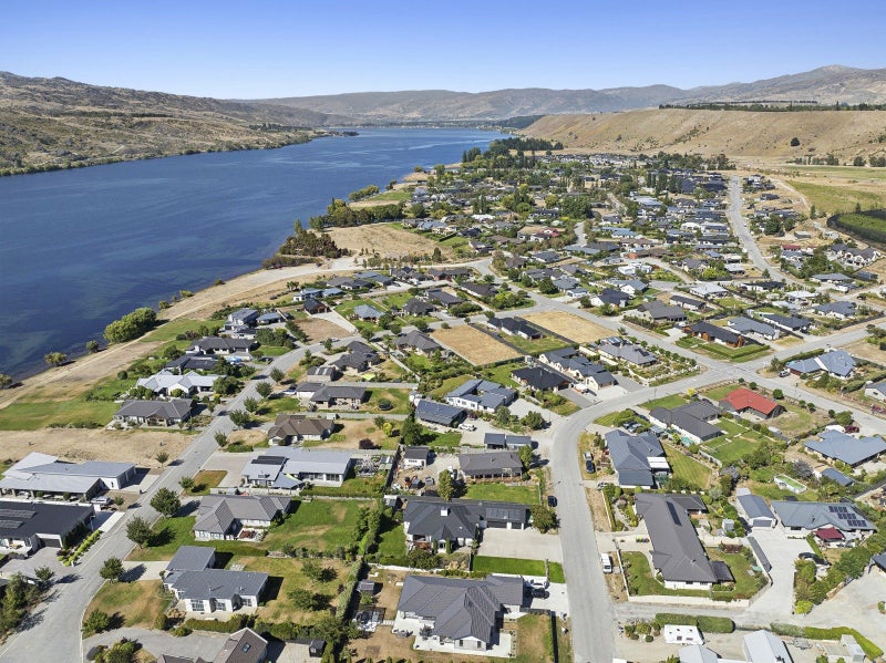 22 Ethereal Crescent, Mount Pisa - Carousel 23