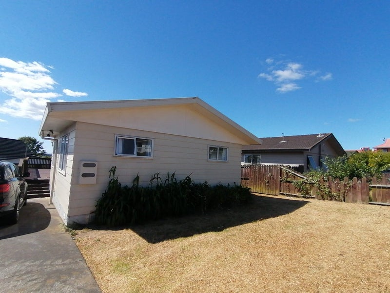 9 Greenstone Place, Clover Park, Auckland - Carousel 13