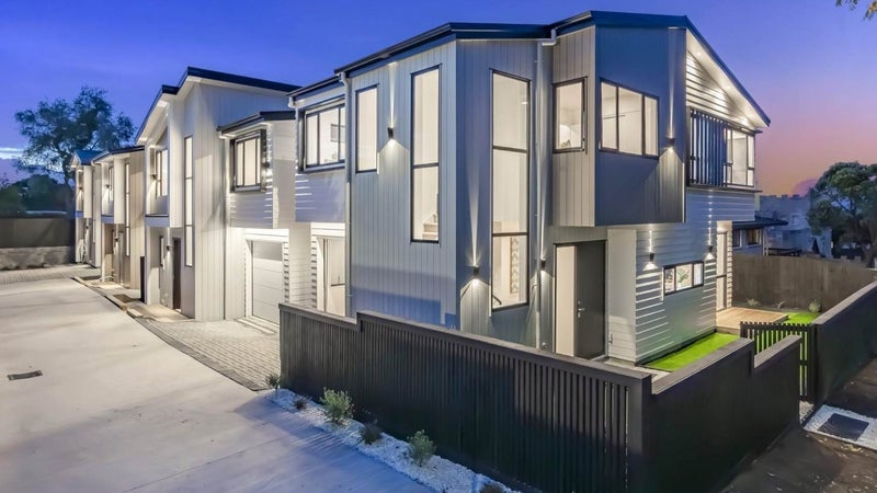 29 Prince Regent Drive, Half Moon Bay, Auckland - Carousel 1