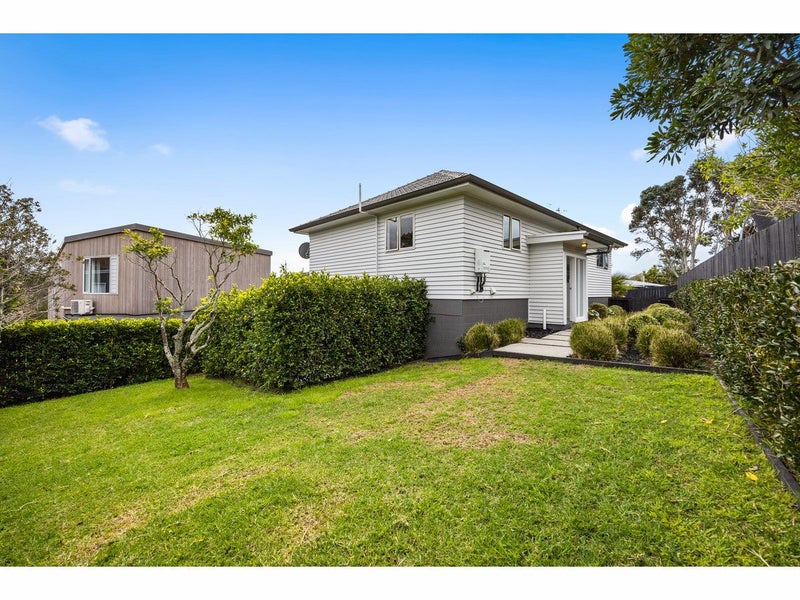 54 Aberdeen Road, Campbells Bay, Auckland - Carousel 2