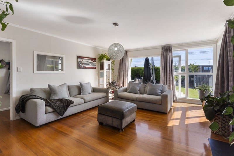 1/3 Tramway Road, Beach Haven, Auckland - Carousel 2