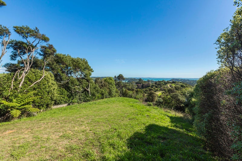 28 View Road, Ostend, Waiheke Island - Carousel 2