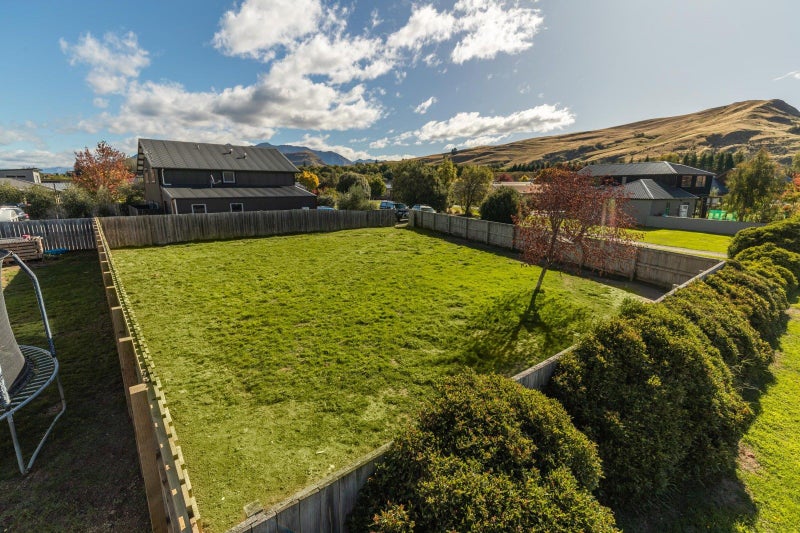 14 Coburn Place, LAKE HAYES, QUEENSTOWN - Carousel 1