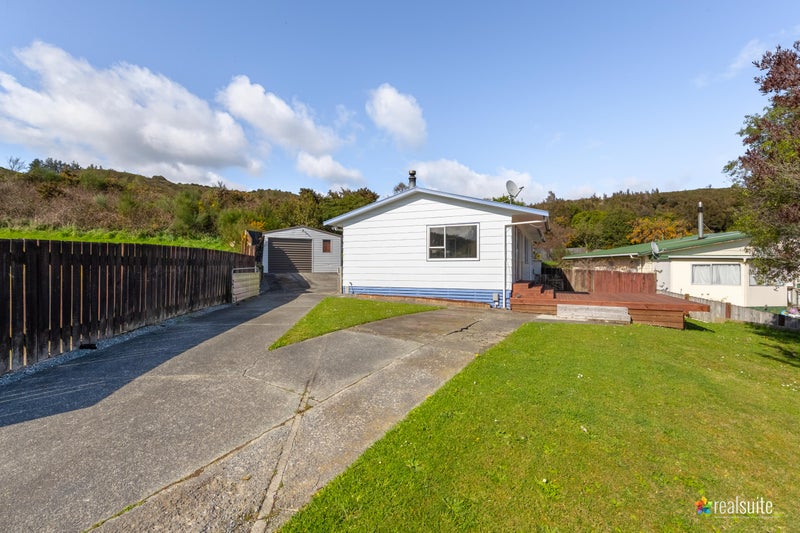 21 Oaklands Grove, Clouston Park, Upper Hutt - Carousel 2