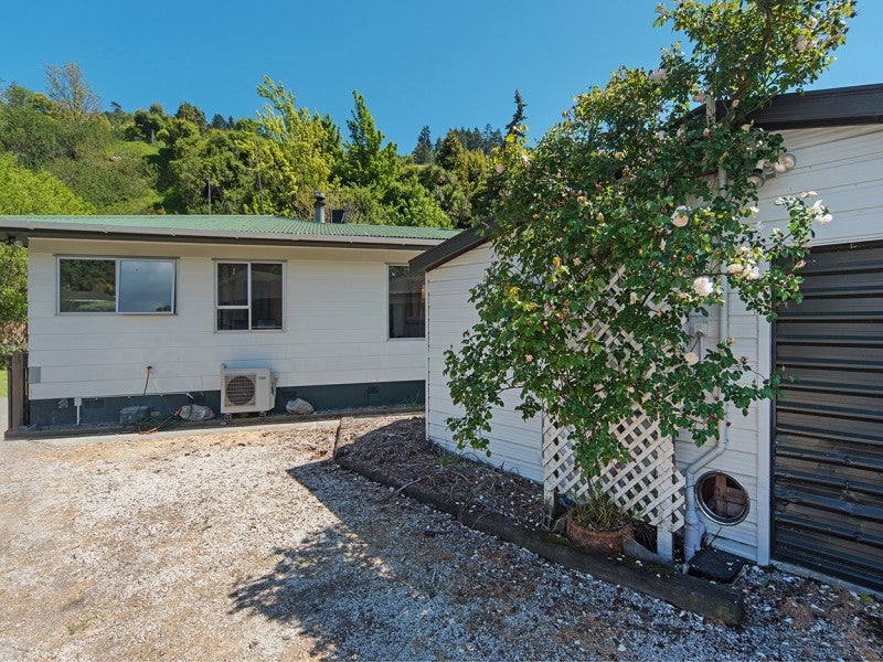 8 Burn Place, The Brook, Nelson - Carousel 1