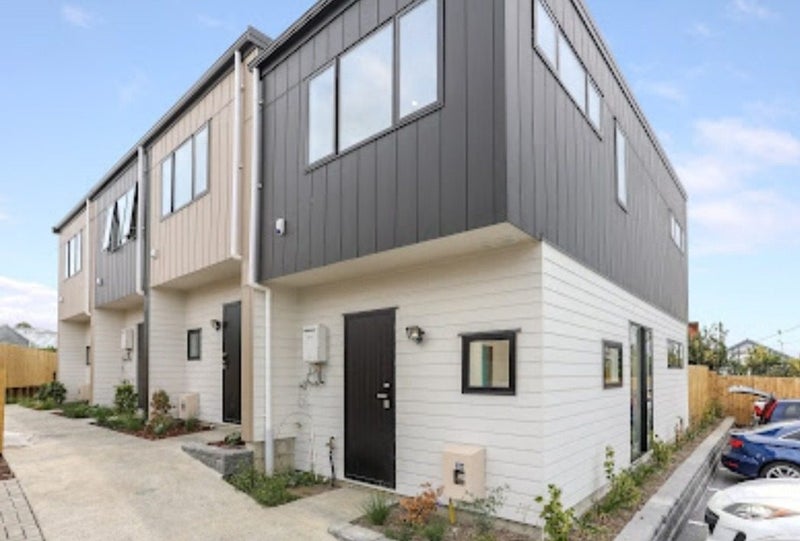 1/8 Hepburn Road, Glendene, Auckland - Carousel 1