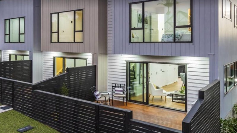 2/1 Photinia Place, Botany Downs, Auckland - Carousel 1