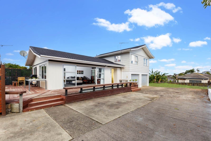 13 Banksia Place, Goodwood Heights, Auckland - Carousel 1