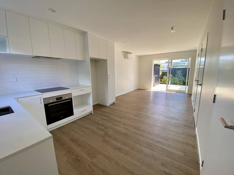 6/5 Preston Avenue, Henderson, Auckland - Carousel 2