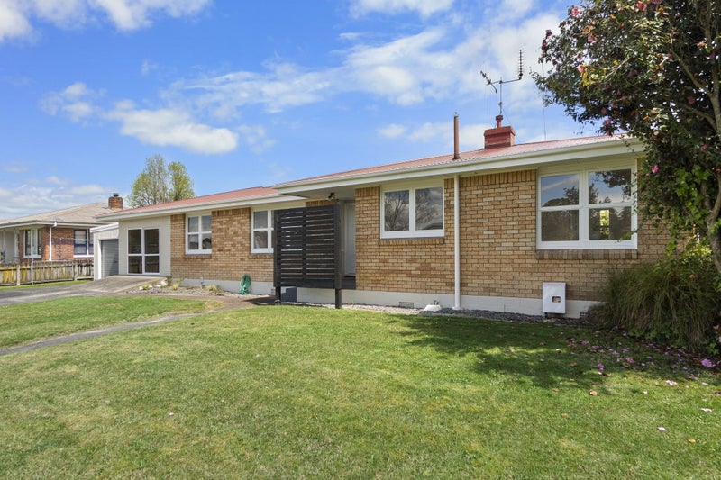 2 Patricia Avenue, Hamilton East, Hamilton - Carousel 20