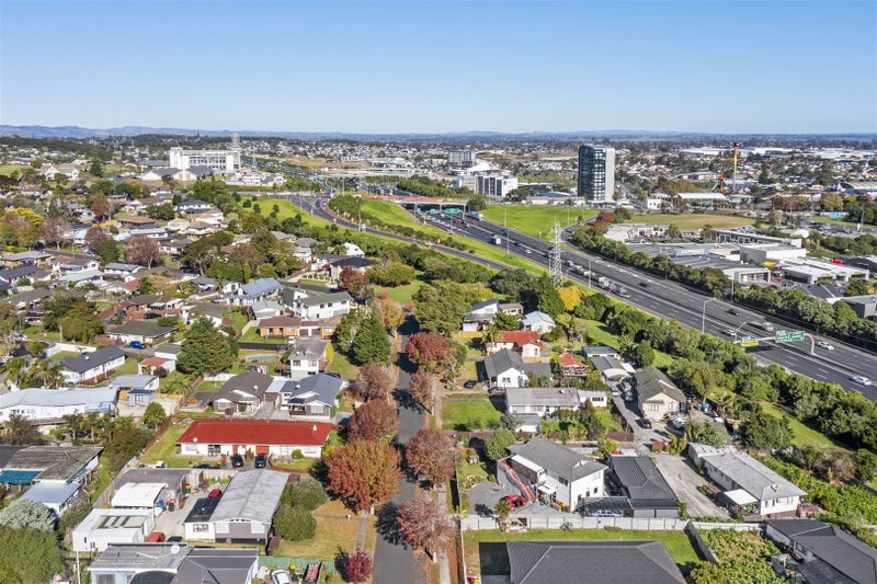 44 Sikkim Crescent, Clover Park, Auckland - Carousel 9